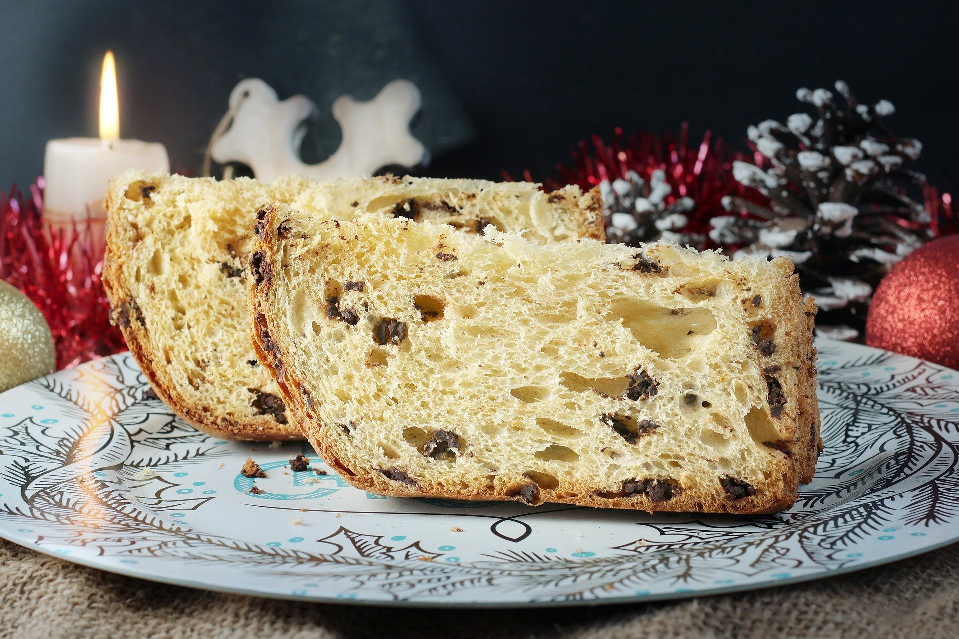 SUSPENDED PANETTONE