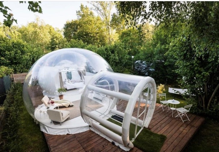 BUBBLE HOTEL